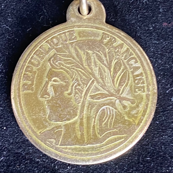 Vintage Layered Gold Tone Coin Chain Adjust Belt. Can wear as a necklace too - Picture 11 of 14